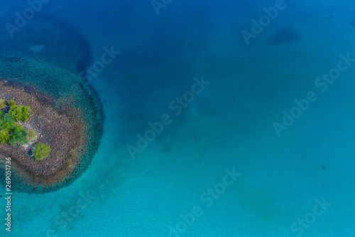 Green palm tree island turquoise water © themorningglory