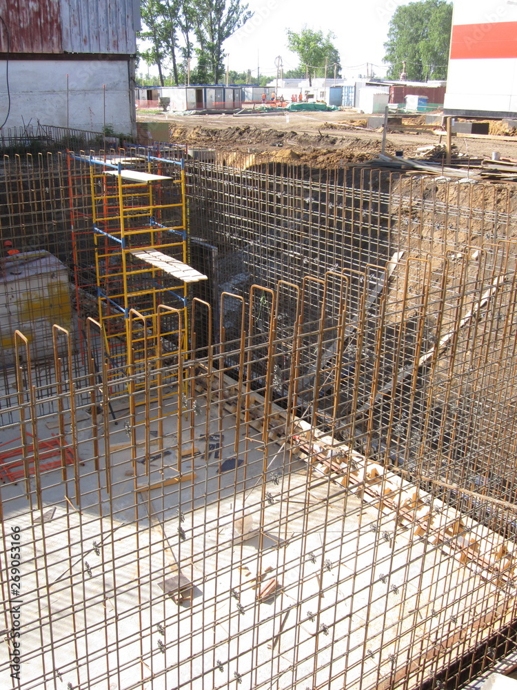 installation of a framework from reinforcement for the subsequent pouring of concrete