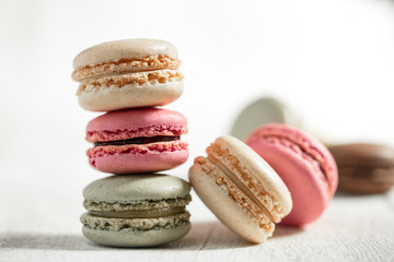 Papier peint photo Boulangerie Pyramide de macarons colorés gourmands  © Anne DEL SOCORRO