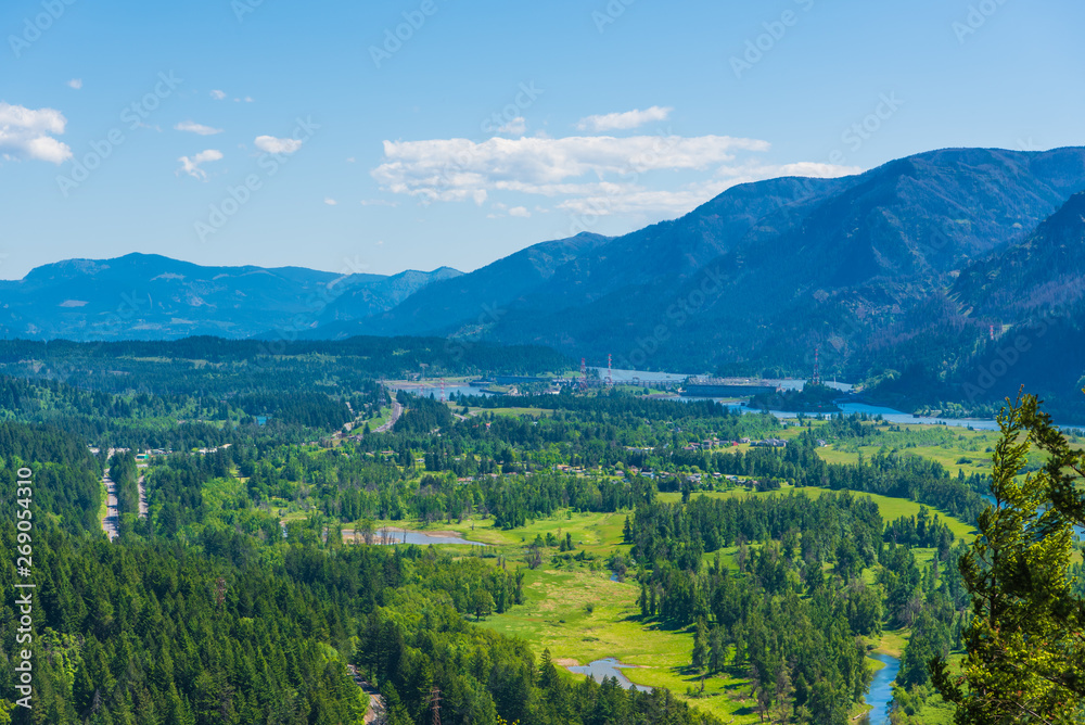 Naklejka premium Beacon Rock- Close-up Landscape View Toward Bonneville Dam