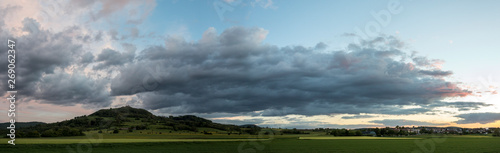 Dichte Wolke über der Schwäbischen Alb © EinBlick