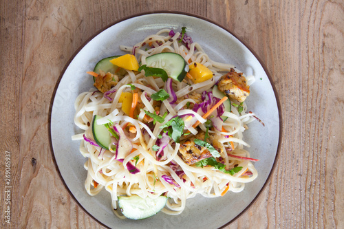 Foto Rice Noodle Salad with Tempeh