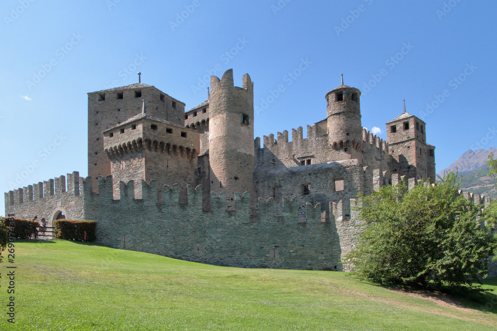 castello di fenis in italia, castle in fenis village in italy 