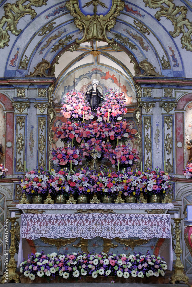 Obraz premium Statue of santa Rita de Cassia in church