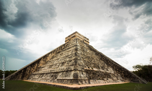 Chichen Itza pyramid on a cloudy day. Yucat  n  M  xico. Sacred mayan temple