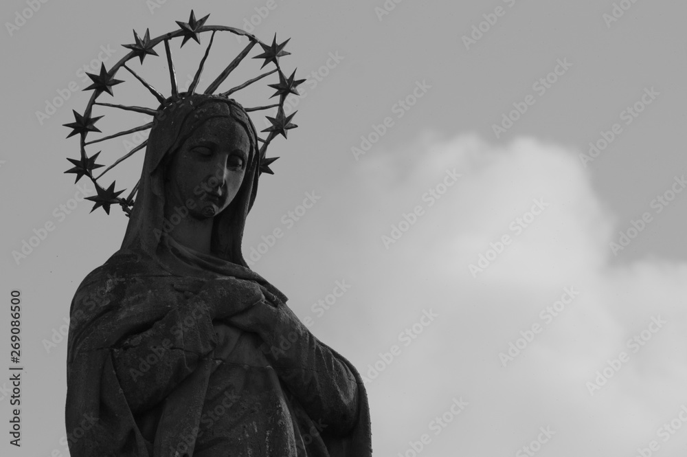 Obraz premium Statue of Our Lady Maria
