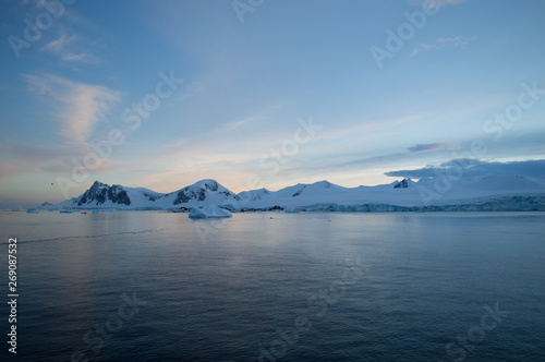 Antarctica landscape. Glaciers are melting down. © Gonzalo Solari