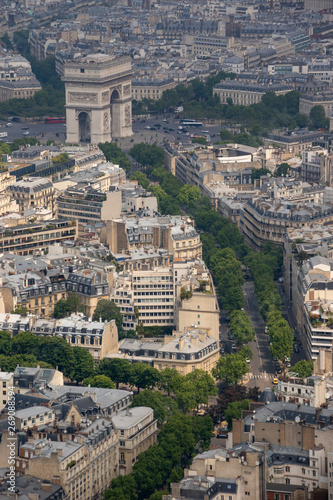 Arc de Triomphe et avenue Marceau (París) photo