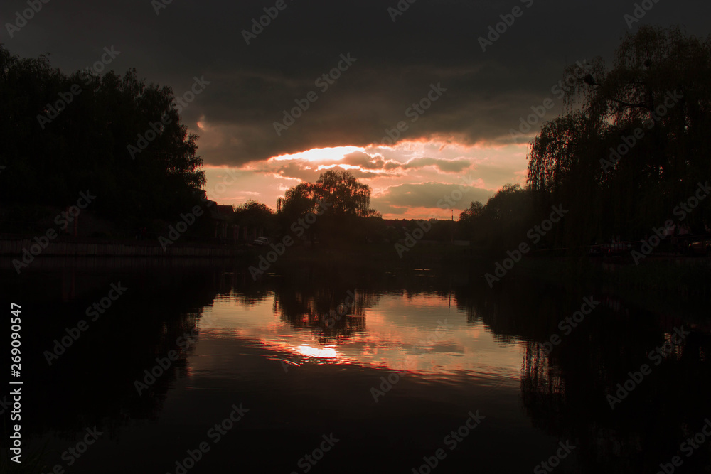Obraz premium sunset over lake