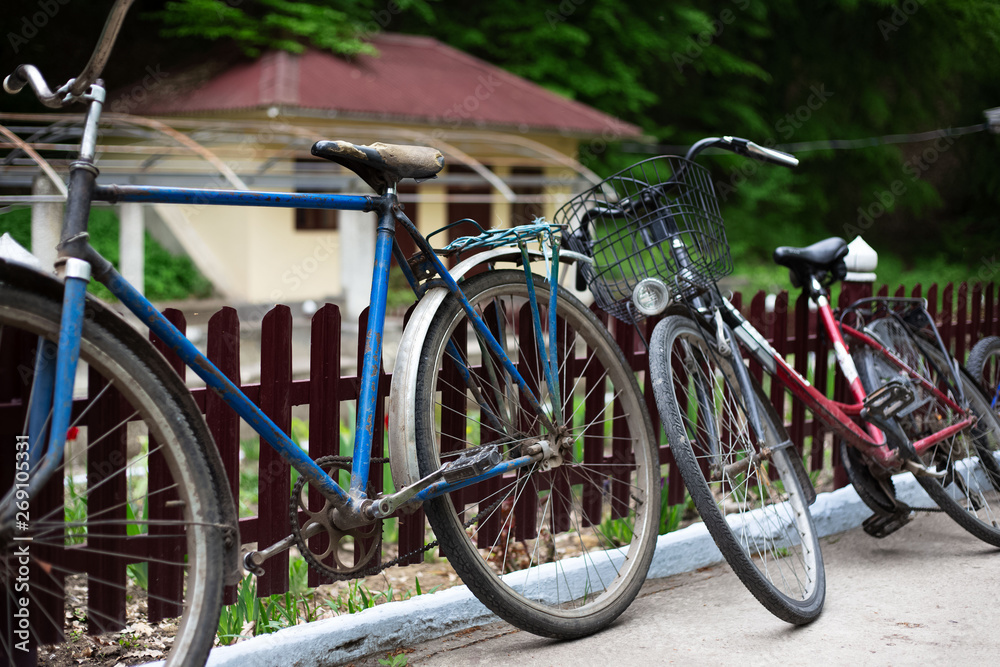 Obraz premium Close-up of old bikes outdoor