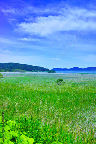 北海道釧路市、初夏の塘路湖と釧路湿原