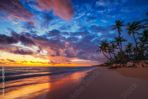 Fototapeta Naklejka Na Ścianę i Meble -  Landscape of paradise tropical island beach, sunrise shot