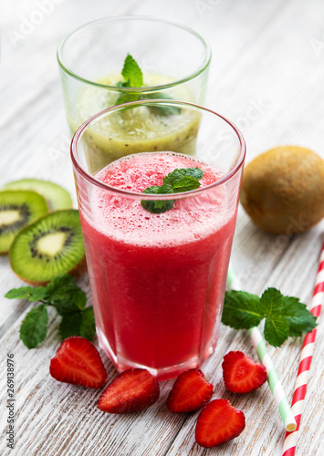 Kiwi and strawberry smoothies