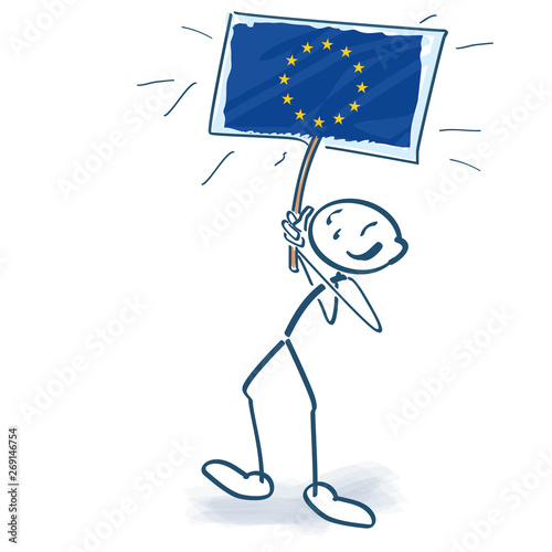 Strichmännchen marschiert stolz mit einem Europaschild in der Luft