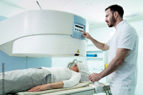 Starting MRI scanning procedure 