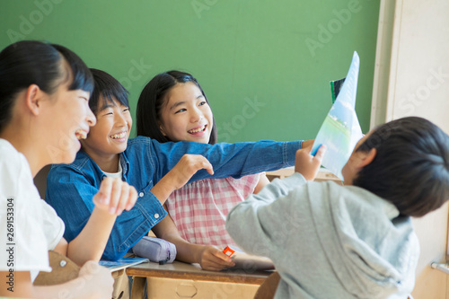 小学生の授業風景