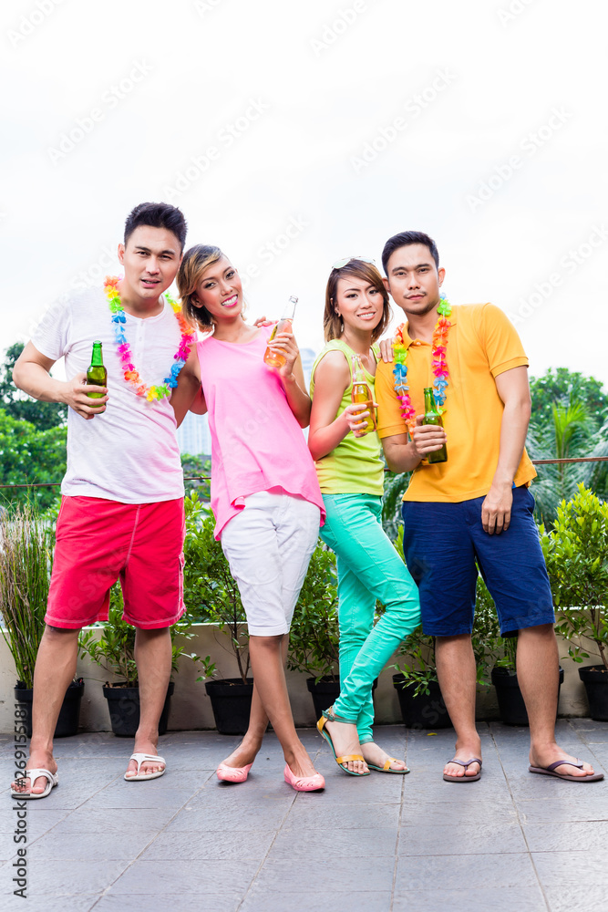 Obraz premium Couple enjoying party