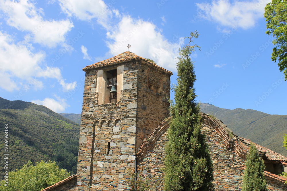 Fototapeta premium old church in the mountains