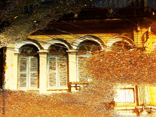 reflex ofold buildind photo