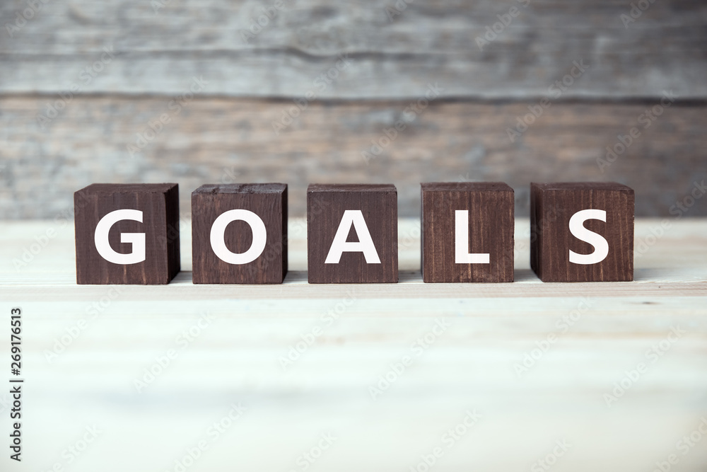 Fototapeta premium goals text on wooden cubes