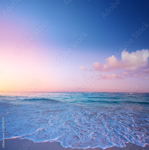 Fototapeta Naklejka Na Ścianę i Meble -  Art Beautiful sunrise over the tropical beach;  paradise summer vacation