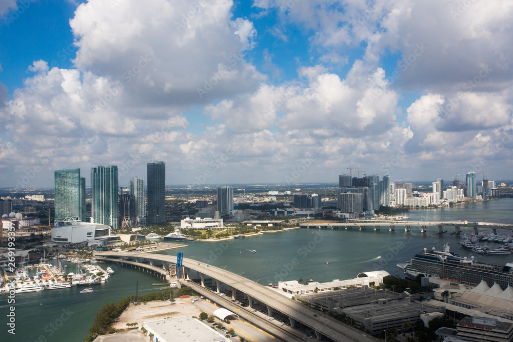 miami. florida state. Miami under the wing of the aircraftю Atlantic coast miami. florida state. Miami under the wing of the aircraftю Atlantic coast