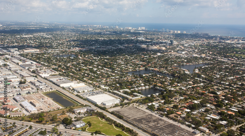 miami. florida state. Miami under the wing of the aircraftю Atlantic coast. Atlantic Ocean Beach
