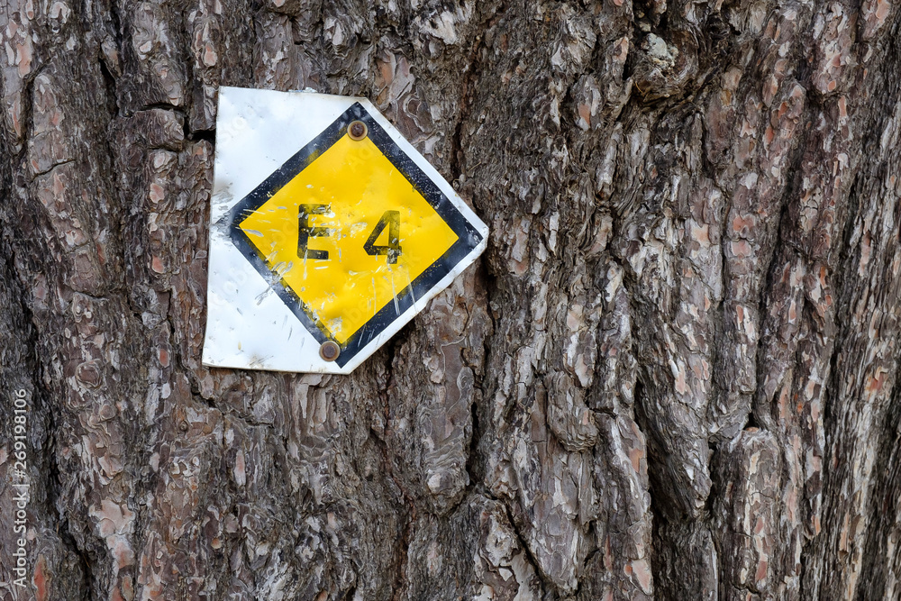 Naklejka premium Route marker for the E4 long distance hiking trail in Crete