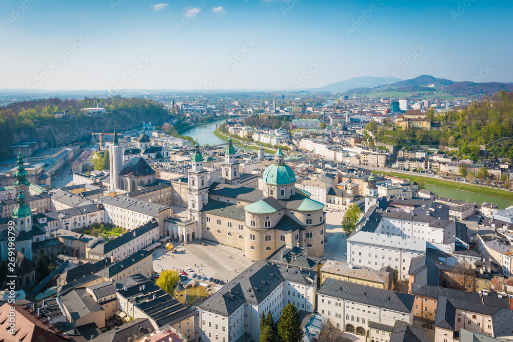 Salzburg Altstadt mit Dom - Österreich in Europa