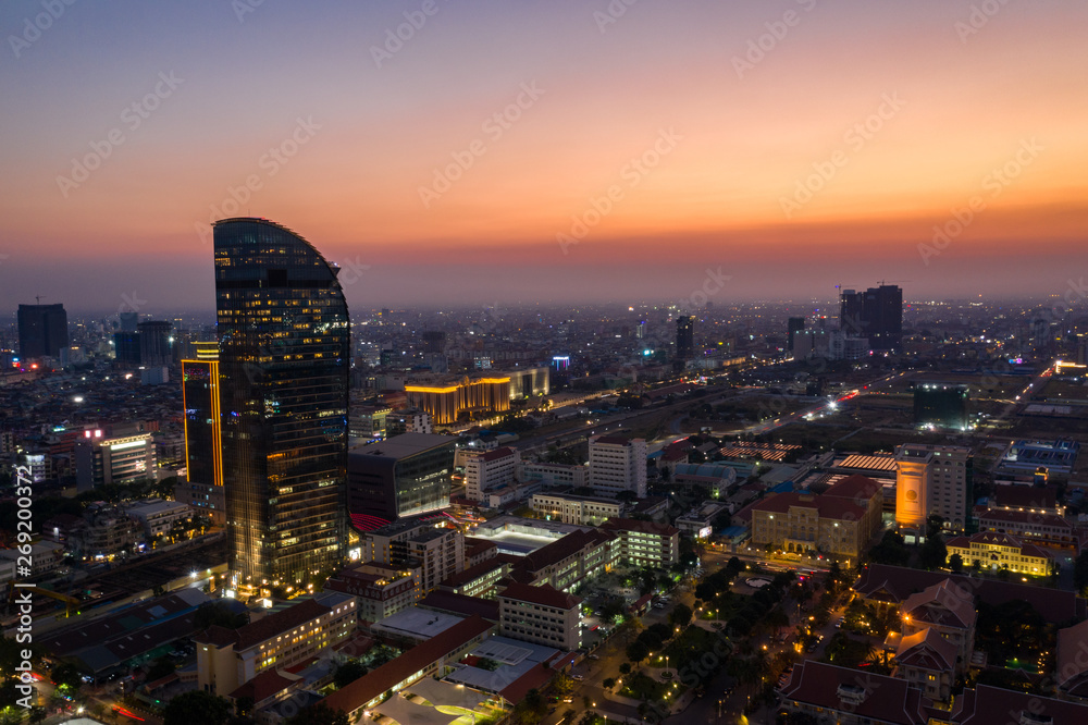 Obraz premium Landscape Phnompenh city from drone on the night