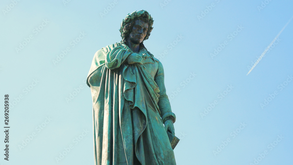Obraz premium Schiller memorial at Schillerplatz, Stuttgart, Baden-Wuerttemberg, Germany