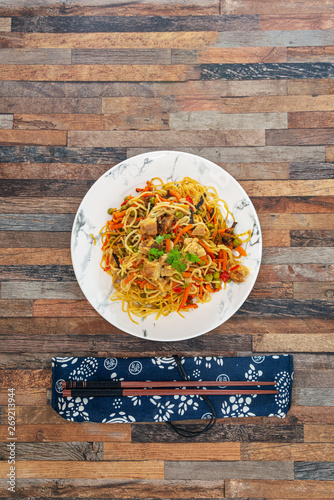 Tableau sur toile Noodles with Vegetables and Chicken