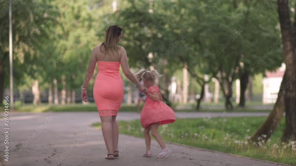 Happy mother playing with her little baby girl daughter and having fun - Young caucasian white mom wearing summer bright vivid color dress - Happinness family concept Happy mother playing with her little baby girl daughter and having fun - Young caucasian white mom wearing summer bright vivid color dress - Happinness family concept