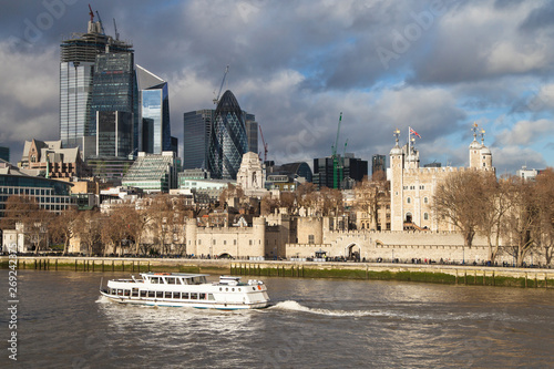 Obraz na płótnie The Tower and the City of London w salonie