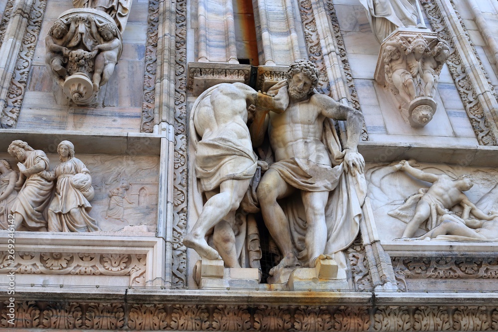 Particolare di statue del Duomo di Milano