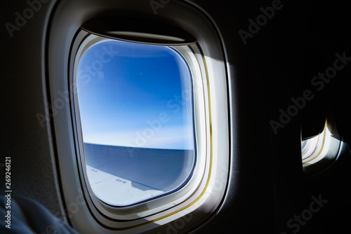 [旅イメージ] 旅客機の座席からの眺め