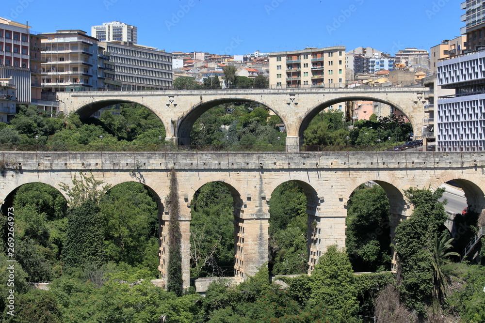 Ragusa, centro storico con vista dei ponti.