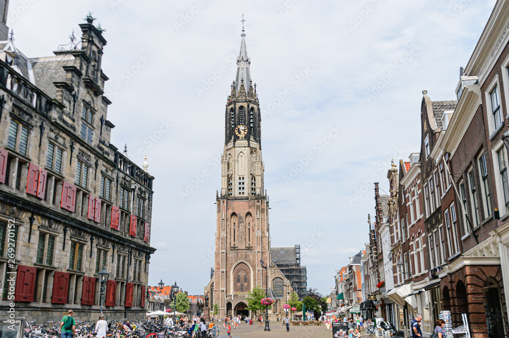 Obraz premium Oude Kerk (Old Church) in Delft, Netherlands
