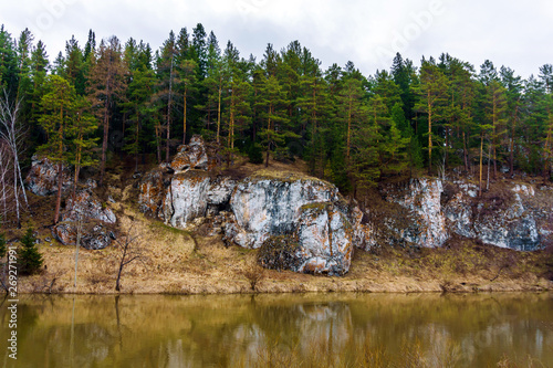 Fototapeta Naklejka Na Ścianę i Meble -  rocky shore of the river in early spring