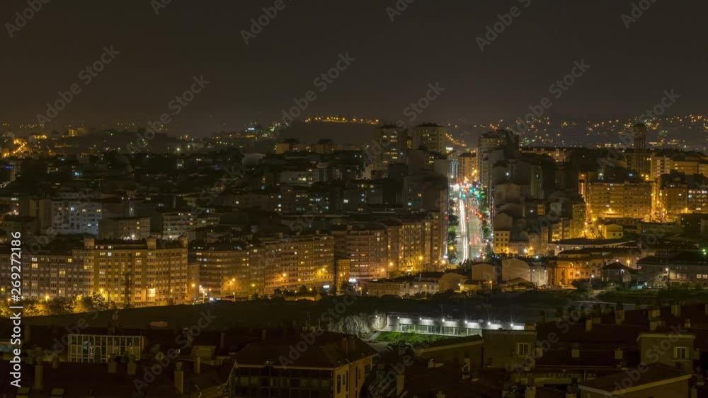 time lapse de ciudad con senderos de luz en las carreteras y luces apagándose y encendiéndose en los edificios time lapse de ciudad con senderos de luz en las carreteras y luces apagándose y encendiéndose en los edificios