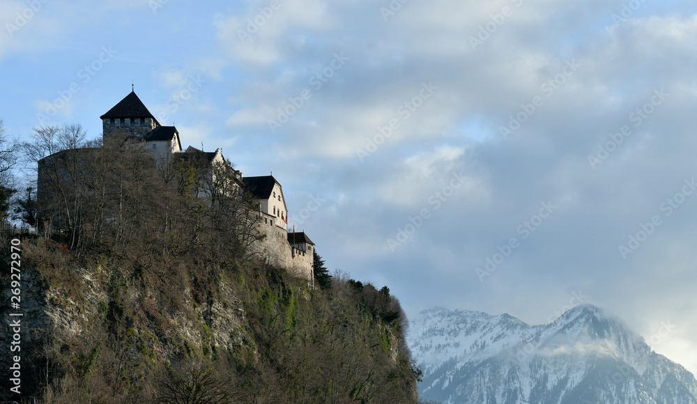 Das Liechtensteiner Schloss in den Alpen