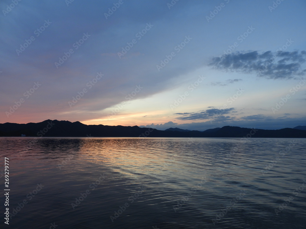 夕焼けの田沢湖