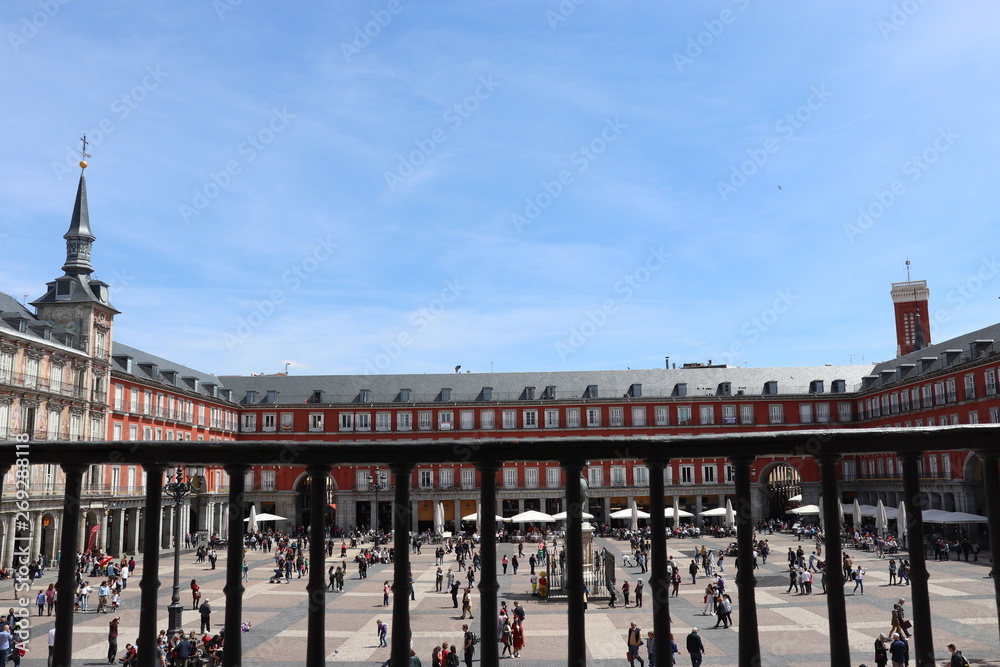 Obraz premium dia tranquilo en plaza mayor