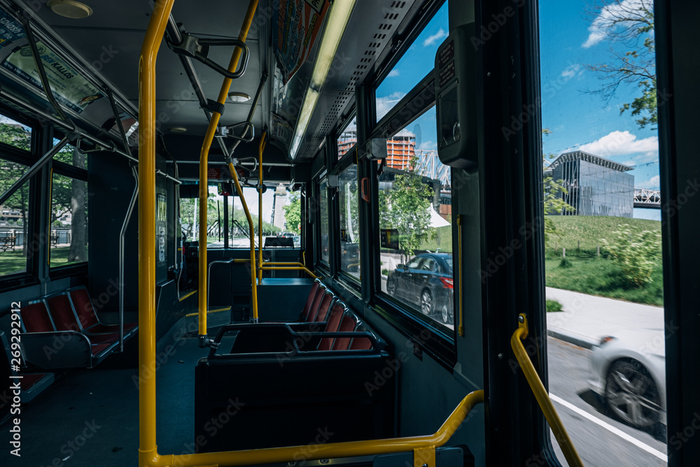 Naklejka premium RIOC free bus on Roosevelt Island