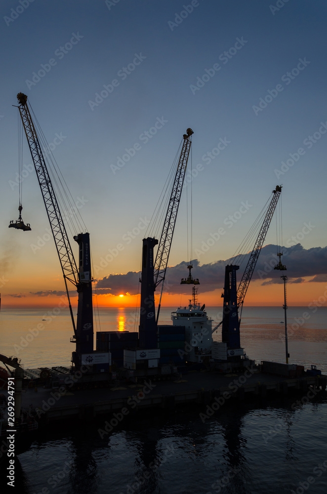 Cargo cranes