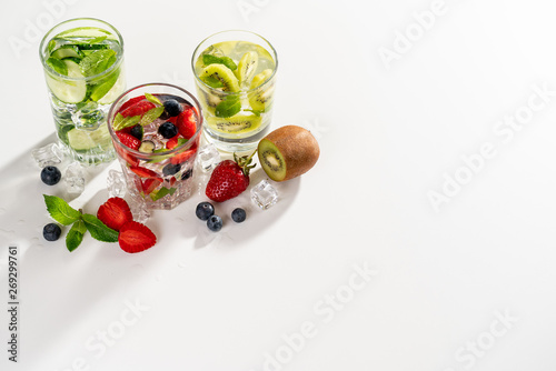 Fototapeta Naklejka Na Ścianę i Meble -  detox smoothies of fresh fruits and vegetables