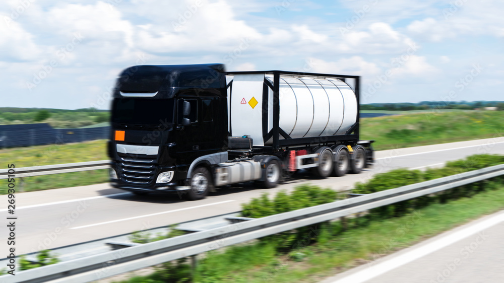 Chemical transport container
