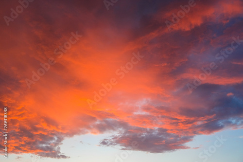 Fototapeta Naklejka Na Ścianę i Meble -  Dramatic clouds on the sky before sunset.