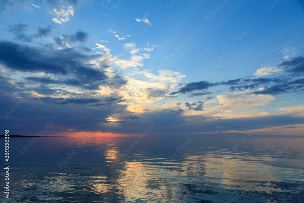 Ruhiger Sonnenuntergang an der Ostsee