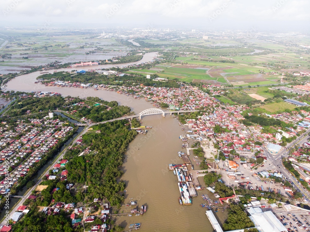 Obraz premium Aerial view of the river in the fisherman village